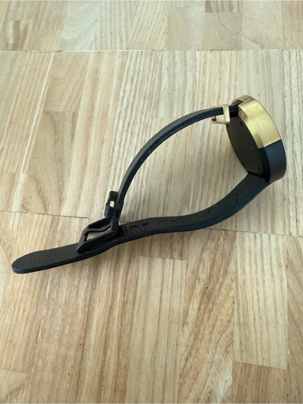 AARK eclipse gold tone and black leather minimalist watch NEW BATTERY